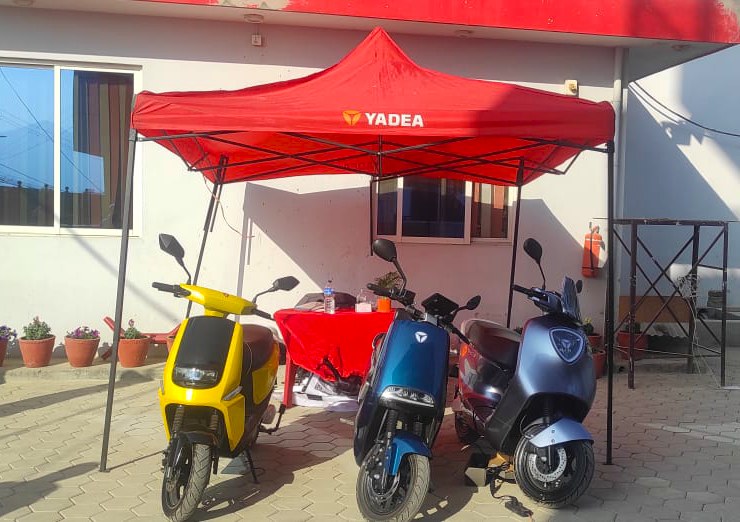 Yadea C1s, Yadea G5 and Yadea S-like e-scooters on display